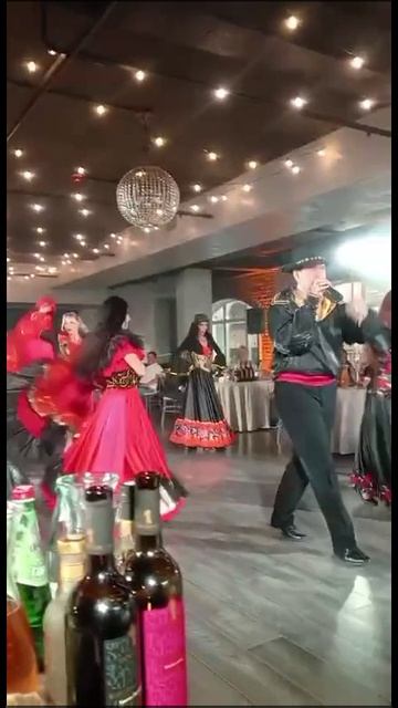 Я МИЛОГО УЗНАЮ ПО ПОХОДКЕ ПЕСНЯ И ТАНЕЦ НА СВАДЬБЕ. АРТИСТЫ НА ПРАЗДНИК. Е. Берлин.