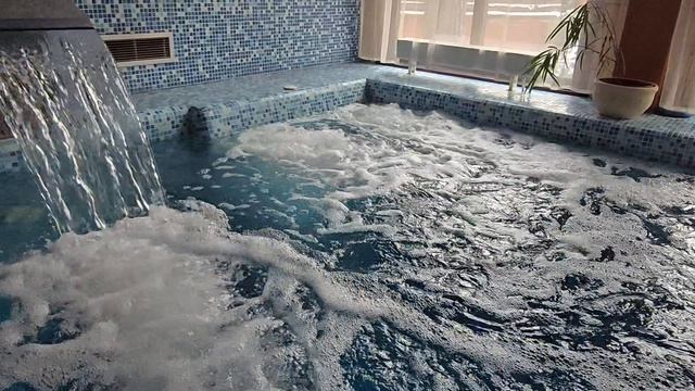 Бассейн частный с атракционами смотреть онлайн