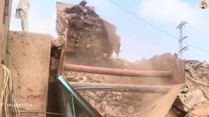 Строительство, дробление щебёнки