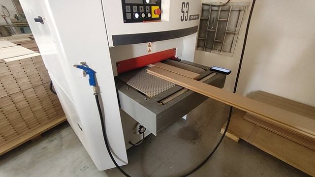 Шлифовка наличника из МДФ на калибровально-шлифовальном станке Beaver SR-RP 700