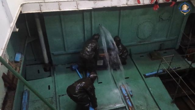 Аварийные пластыри для морских и речных судов с примером их применения
