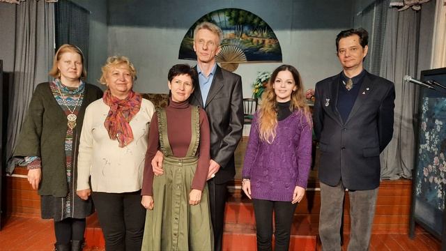 А невдалеке соловьи…