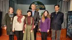 А невдалеке соловьи…