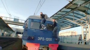 В Подмосковье зацепер сорвался с поезда и три дня пролежал в овраге