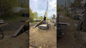 Большой навес для автомобилей во дворе частного дома с кровлей из профлиста