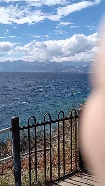 Стихия бури, штормового ветра, порывов волн и ветра в скалах. Анталия,трансформация в корнях9й цив-и