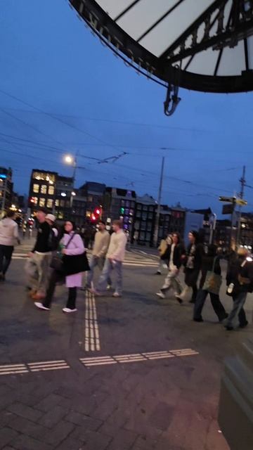 Добралась до отеля в Амстердаме и шок от увиденного в центре