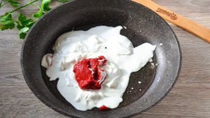 Макароны в сметанно-томатном соусе