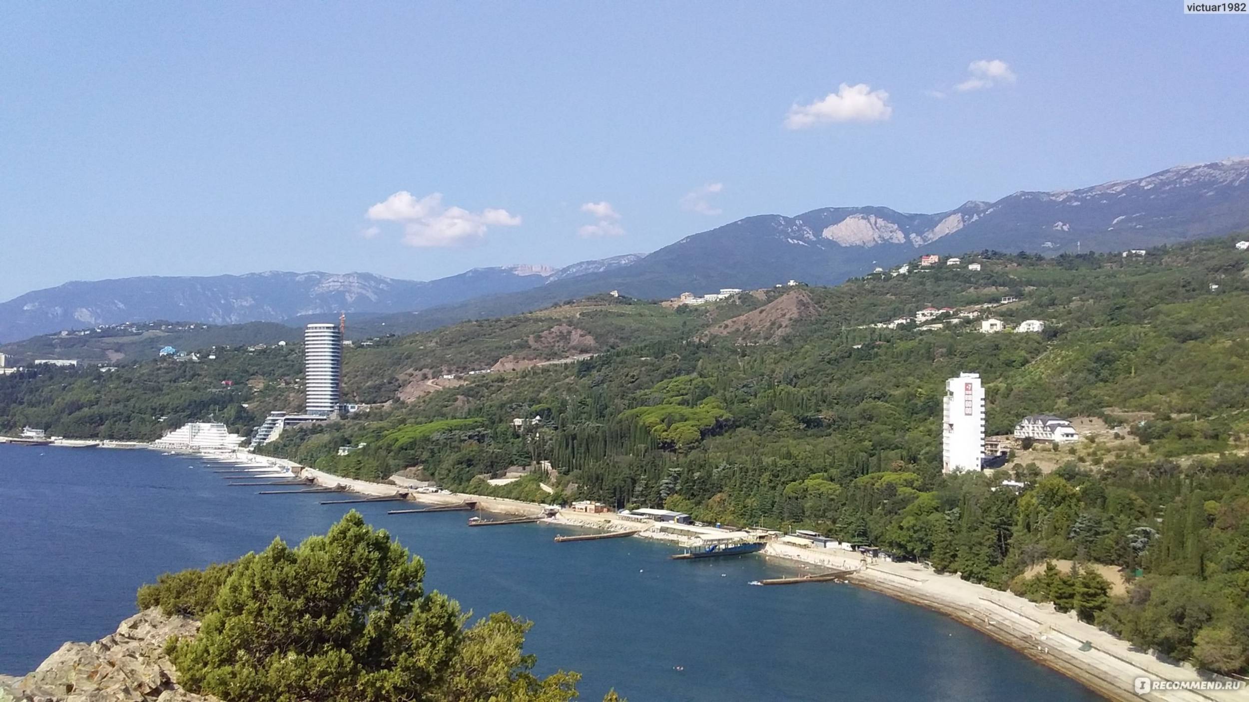 Продаётся участок земли  площадью 18.4 сотки в живописном месте в Алуште, район Утёс