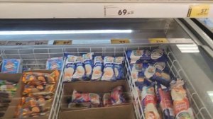 Всё по-другому. Мир меняется, ИИ рулит, а я просто сделала маникюр и зашла в "Фикс прайс"