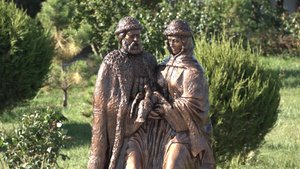 В храме Святителя Димитрия Ростовского открыли памятник покровителям семьи