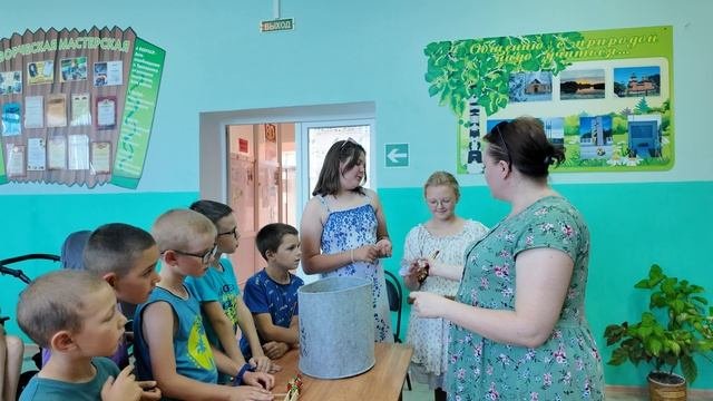 Это отрывок мастер-класса по народным инструментам и фольклорному вокалу в детской студии «ГолосОК»