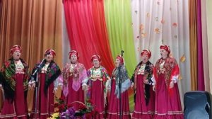 "За годом год так быстро пролетает" исполняет народный ансамбль русской песни "Талица"