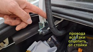 «Поставил газовые упоры — теперь багажник сам открывается и по голове не бьёт!🤯😂🚗»