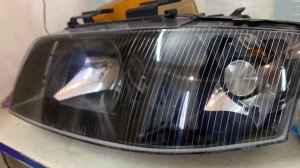 Установка линз 3.0 вместо 2.5 в фары Audi A6 C5 дорестайлинг (1997  - 2001 год). Страйлинг фар.