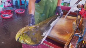 Морской портовый рынок Свежая рыба！Морской окунь, Рыбная нарезка