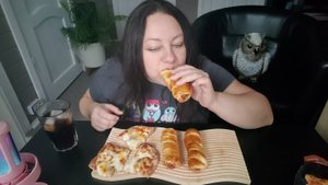 Мукбанг Сосиски в тесте, Пицца 4 сыра. Питер 2ч.