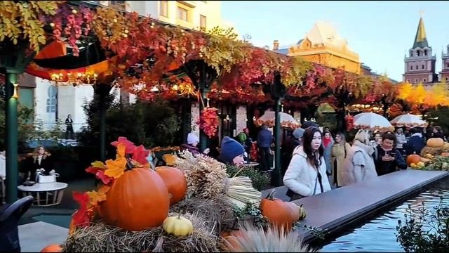 Москва осенью 2025: Идеальная прогулка по золотым улицам России 🍁✨
