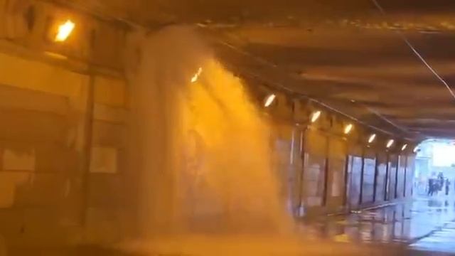 💦Тушинский тоннель сегодня подтопило из-за течи в одном из шлюзов💦