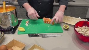 Как приготовить ролл Филадельфия с продукцией от Midori: Шеф-повар Виктор Высоцкий