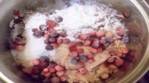 Насыпной пирог с яблоками и клюквой