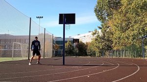 Бокс. Тренировка на улице. Бой с тенью.