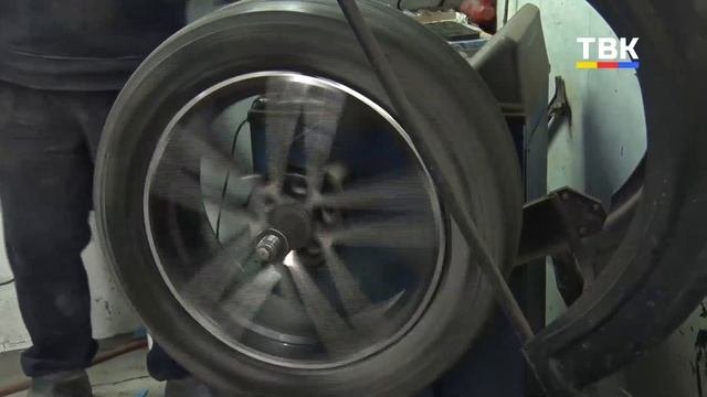 День жестянщика: автовладельцы стоят в очереди на переобувку железного коня