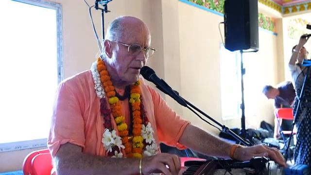 2025.10.07 03 Indradyumna Swami kirtan