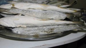 Навага, жаренная на сковороде в кляре