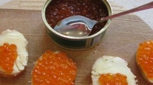 Маленькие бутерброды с икрой