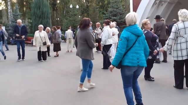 КРАСИВАЯ МЕЛОДИЯ _ТАНЦЫ В ПАРКЕ ГОРЬКОГО ХАРЬКОВ СЕНТЯБРЬ 2020