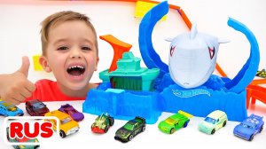 Дети играют с игрушечными машинками | Hot Wheels City! Видео от Влада и Ники!