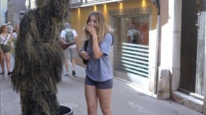 BUSHMAN ,SHE WAS CAUGHT BY THE POLICE BECAUSE OF THE FRIGHT. Amazing reactions