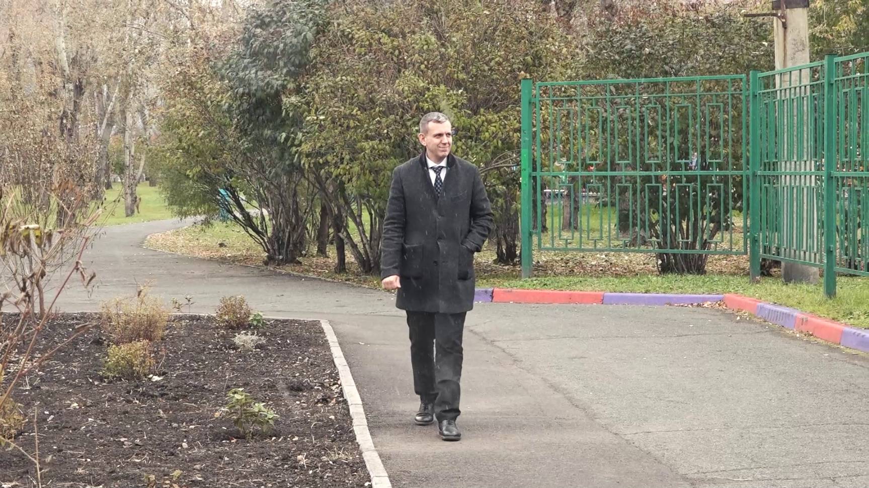 РУКОВОДИТЕЛЬ ОКТЯБРЬСКОГО РАЙОНА ПРОИНСПЕКТИРОВАЛ ОСТАНОВКУ «ТЕЛЕВИЗОРНЫЙ ЗАВОД»