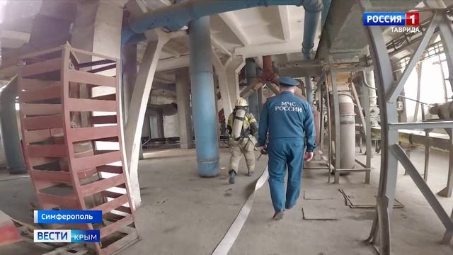 На одном из предприятий в Крыму загорелось помещение