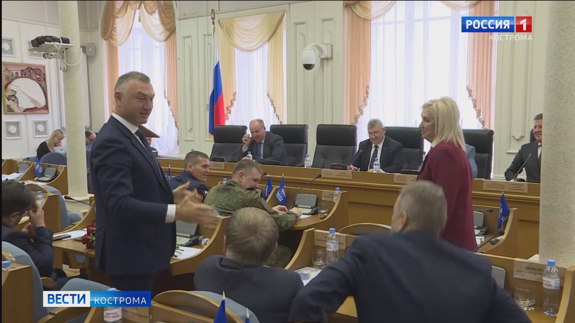 Областные депутаты по-армейски приветствовали нового костромского сенатора - троекратным «Ура»