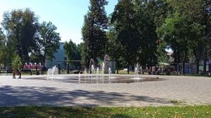 прогулка возле фонтана