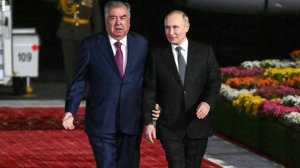 Эмомали Рахмон лично встретил Владимира Путина у трапа самолета