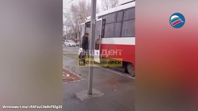 Нападение в трамвае: пьяный мужчина жестоко избил женщину в Новосибирске