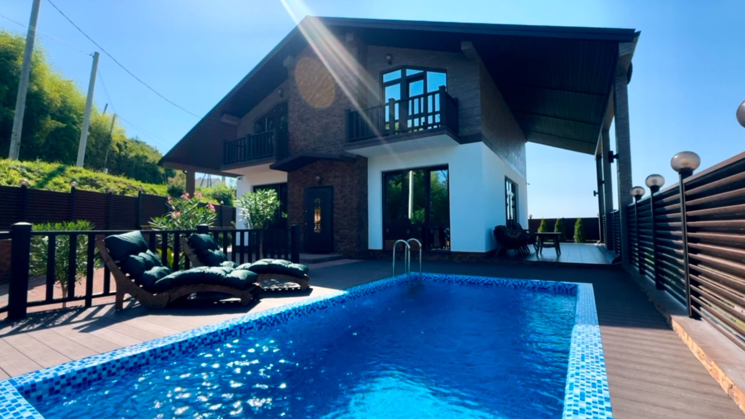 Многие предпочитают покупать именно такие дома в Сочи и я их понимаю смотреть онлайн