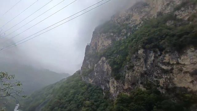 Экстремальная прогулка в горы.Голубое озеро. Горячий источник.