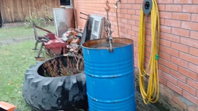 Захват для перевозки бочек.