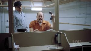Отрывок из комедийного сериала LoL мужчина в тюрьме прощается с женой плачет