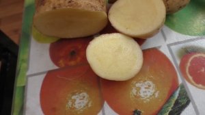 Пробую на вкус картофель из семян ИМПЕРАТРИЦА