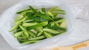 Малосольные овощи в пакете