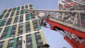 Пожарные провели учения по спасению людей из огня в многоэтажном доме