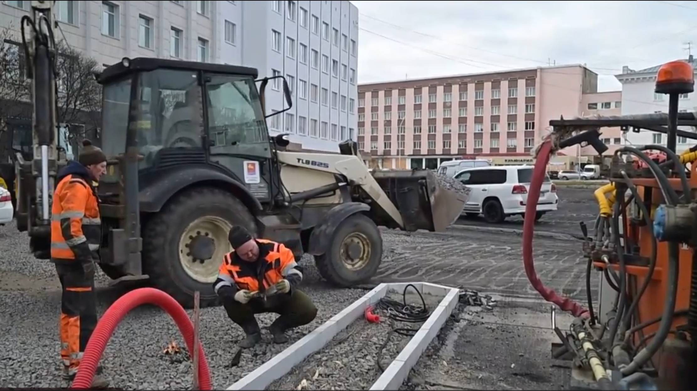 Площадь за автовокзалом Магадана приводят в порядок