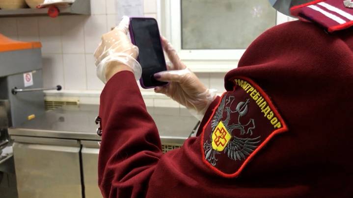 Челябинскую школу перевели на дистант из-за массового отравления учеников