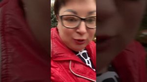 Весь город оббежала и на работу попала и к дочке и в бассейн и папу поздравила/