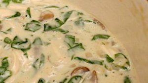 Лазанья с курицей, грибами и шпинатом